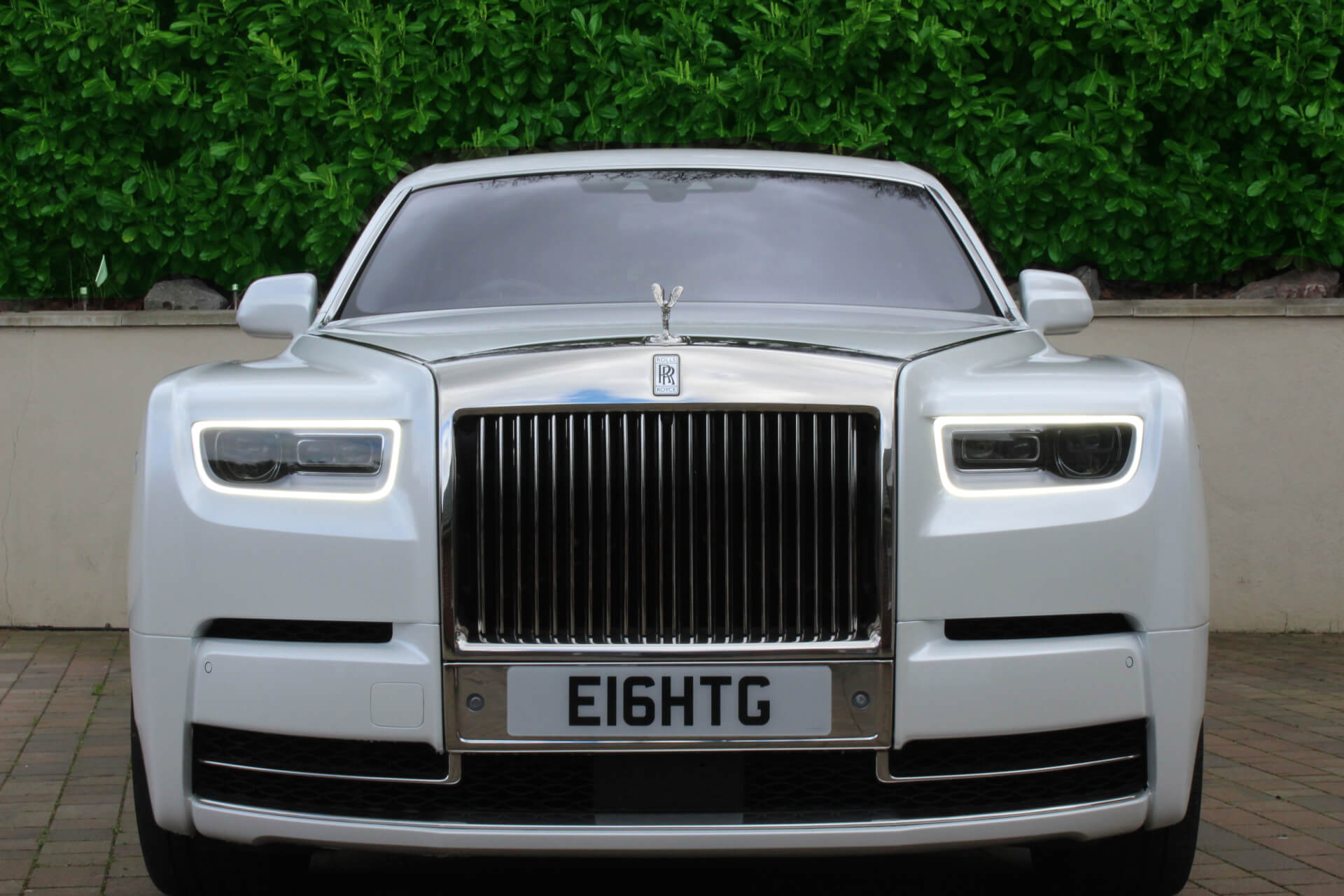 ROLLS ROYCE PHANTOM 8 HIRE - Wedding Cars For Hire