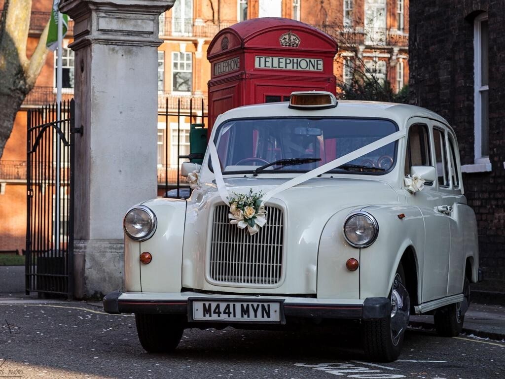 White Fairway London taxi hire