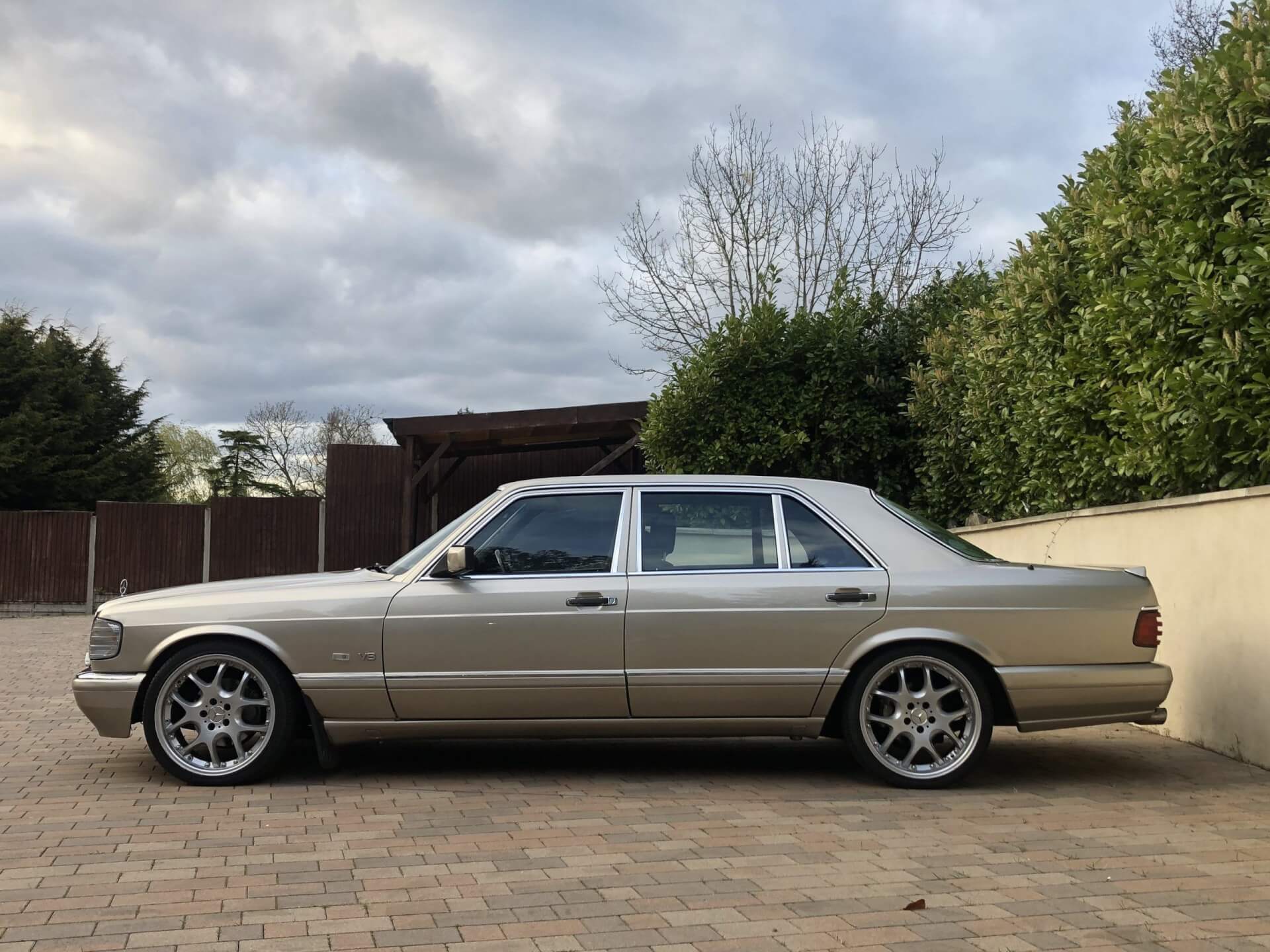 MERCEDES 560 SEL SIDE VIEW