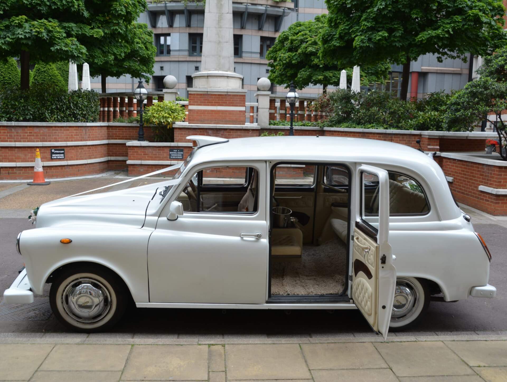 London taxi for weddings