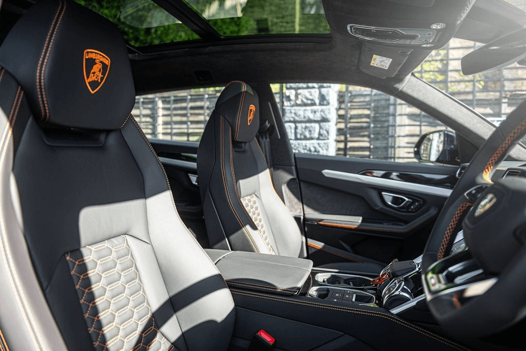 Lamborghini Urus Black interior