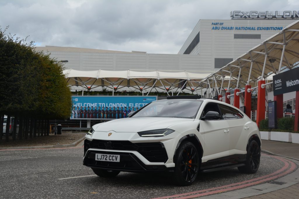 White Lamborghini Urus hire 