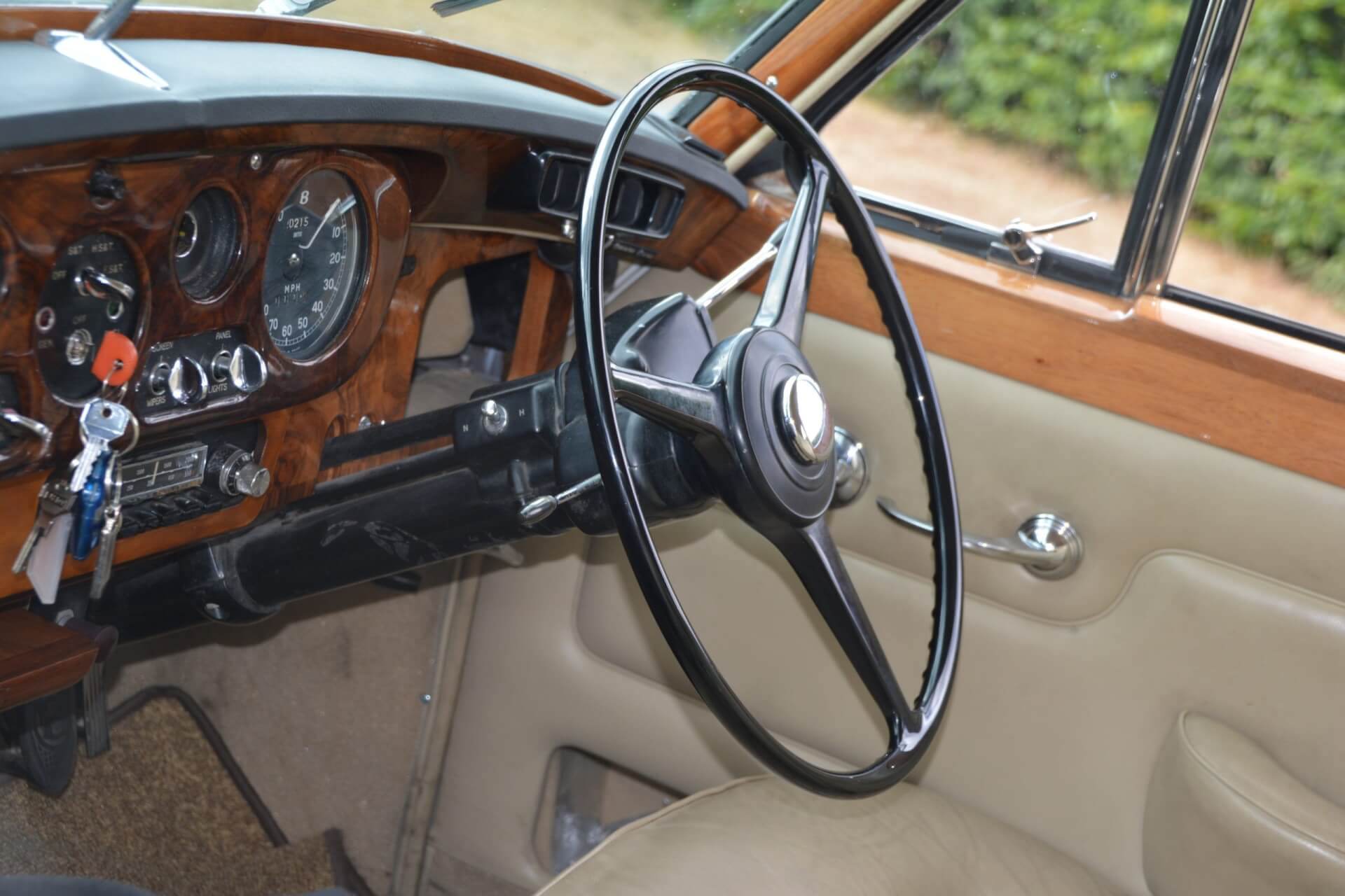 Rolls Royce Silver Cloud steering wheel