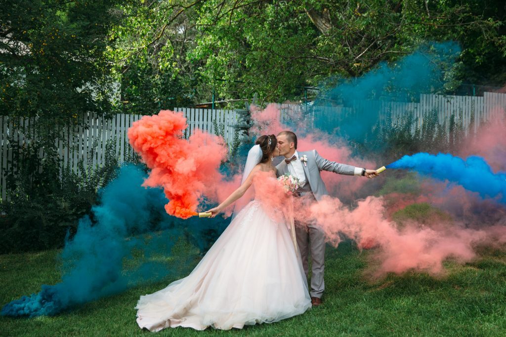 color wedding smoke bombs