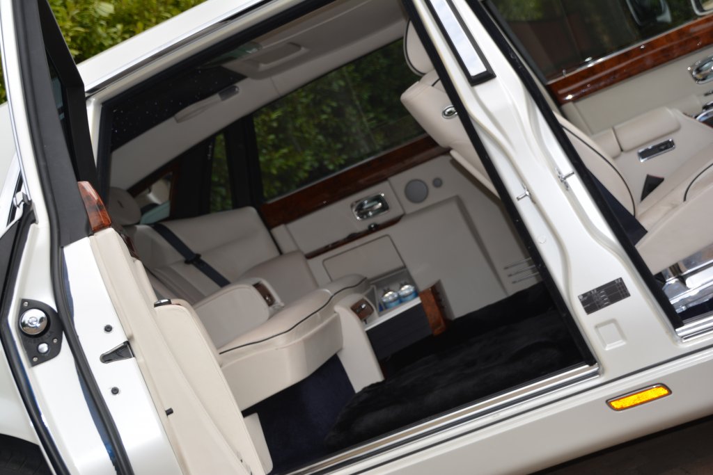 White Rolls Royce Phantom series 2 EWB hire 