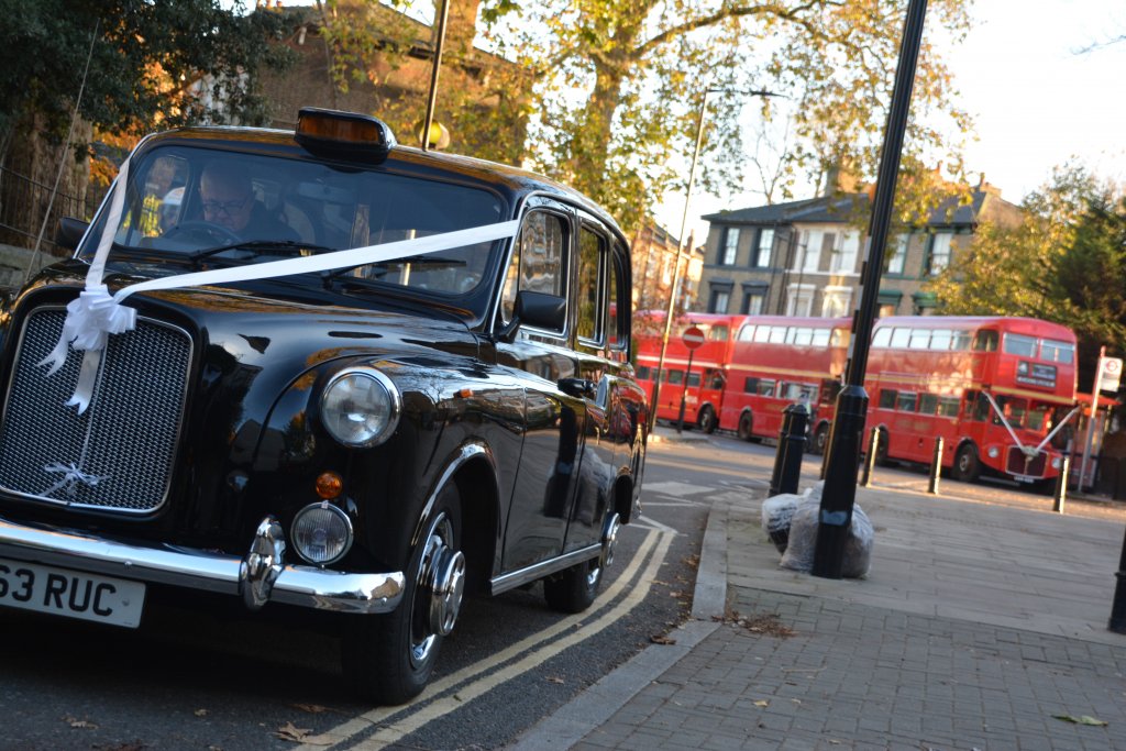 Black Classic Fairway taxi hire 