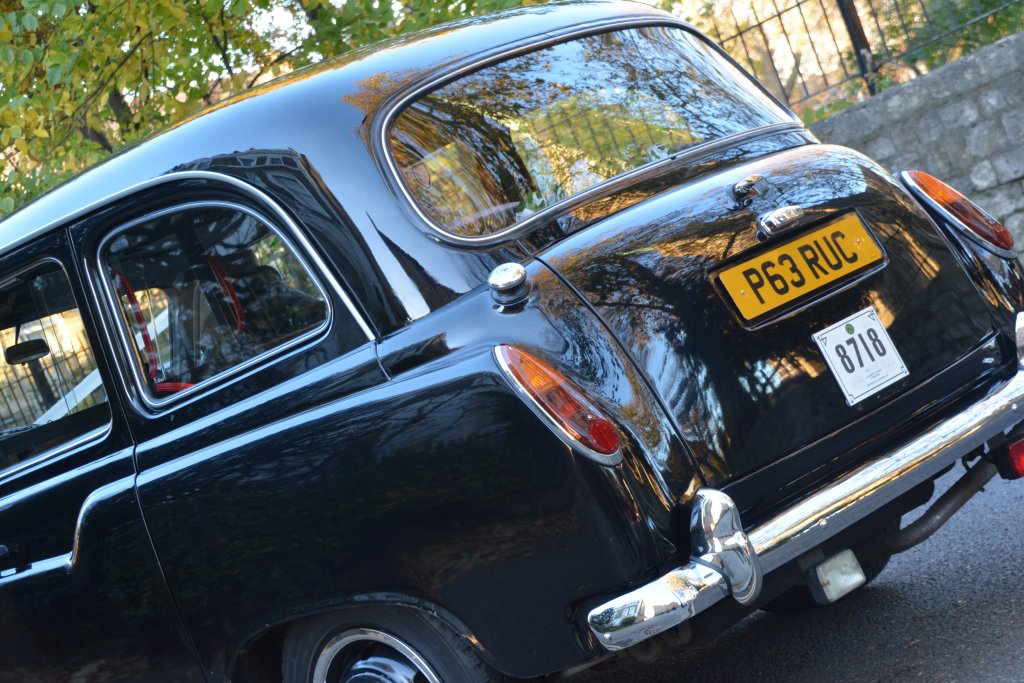 Black cab christmas light tour