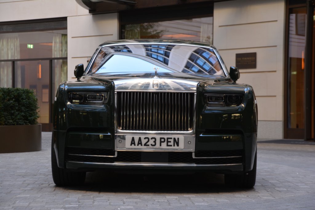 Black Rolls Royce Phantom 8