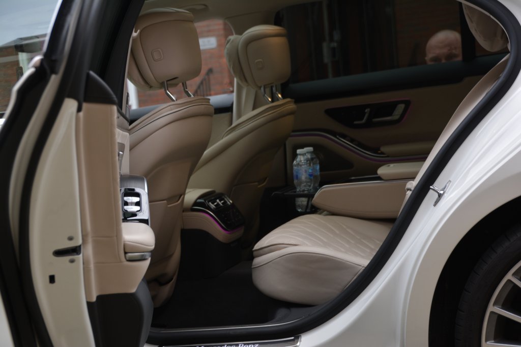 White Mercedes heathrow transfers hire