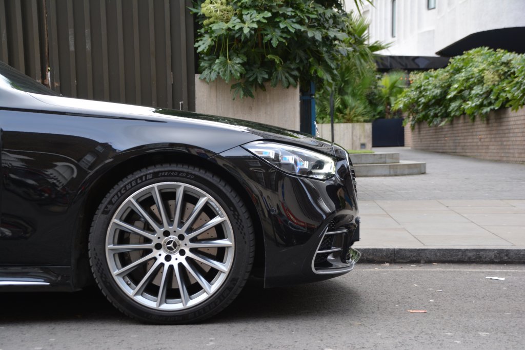 Mercedes hire to airport from London