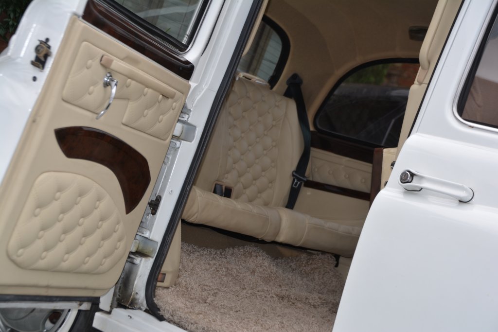 White London taxi hire Romford