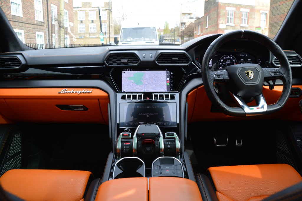 Lamborghini Urus interior