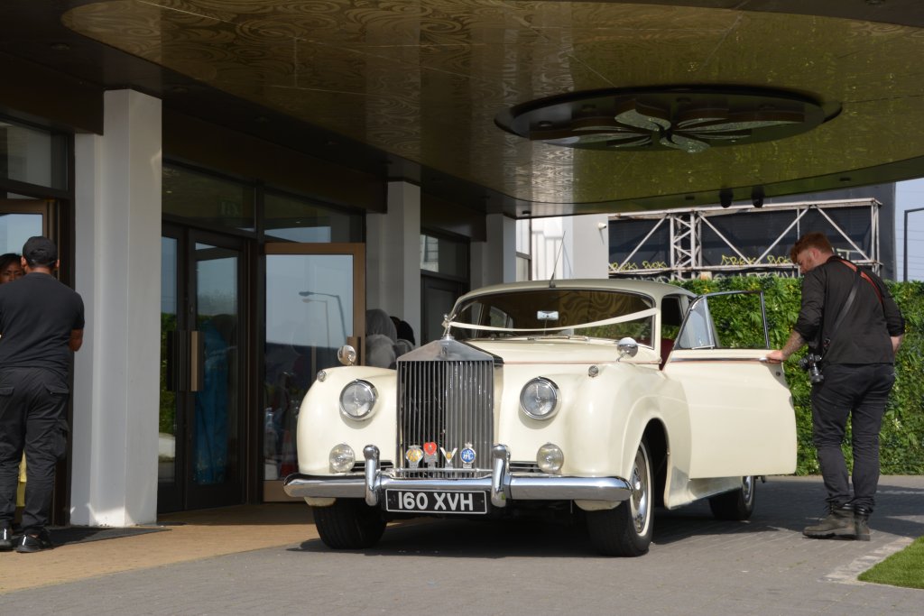 Ivory Rolls Royce Silver Cloud hire