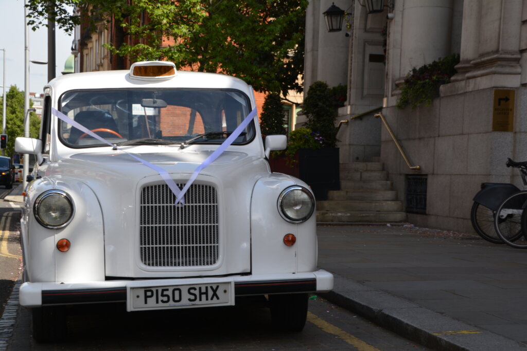 White London classic Taxi Chadwell Heath, Upminster